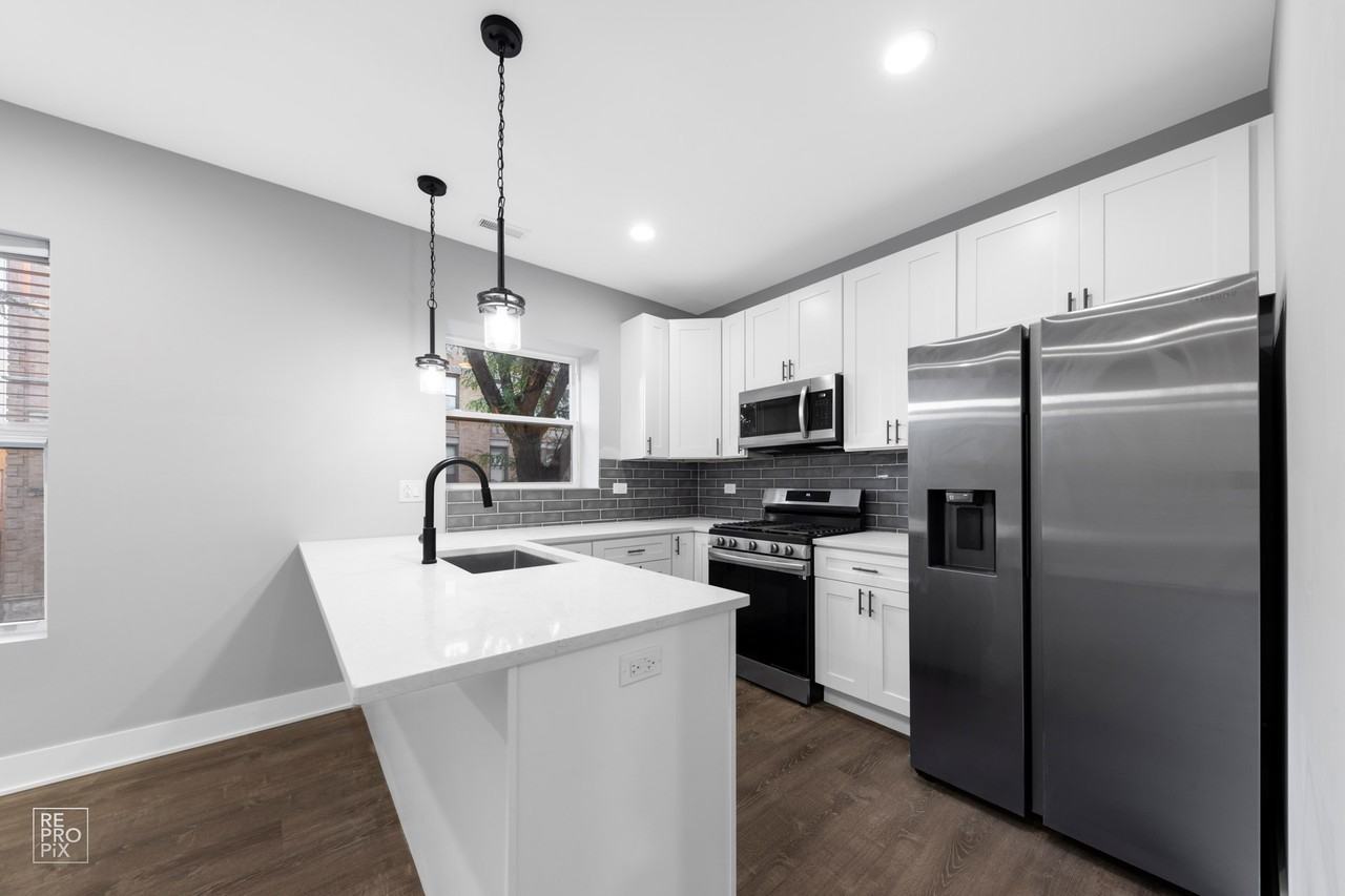 1407 W Flournoy St #2 - Photo 4 of 18