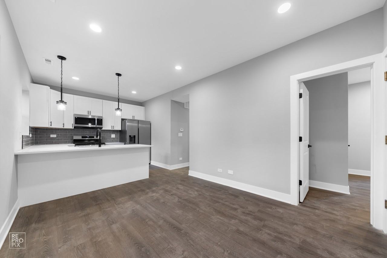 1407 W Flournoy St #2 - Photo 5 of 18