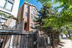 featured image of 819 N Wood St #2