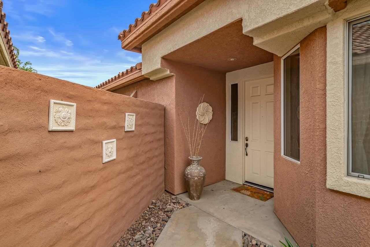 76886 Danith Pl - Photo 2 of 25