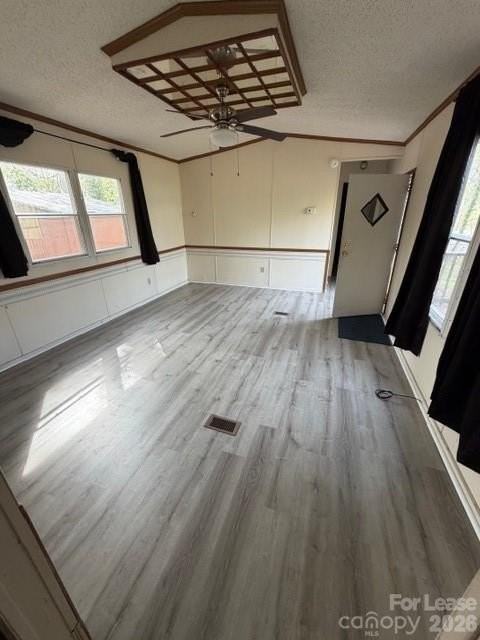 218 Hawkins Dr W - Photo 2 of 5