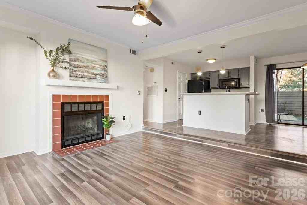 212 W 10th St #4 - Photo 4 of 14