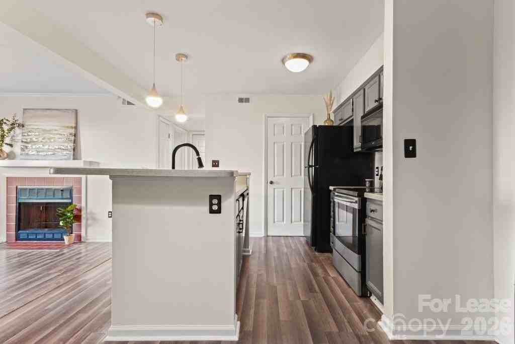 212 W 10th St #4 - Photo 7 of 14