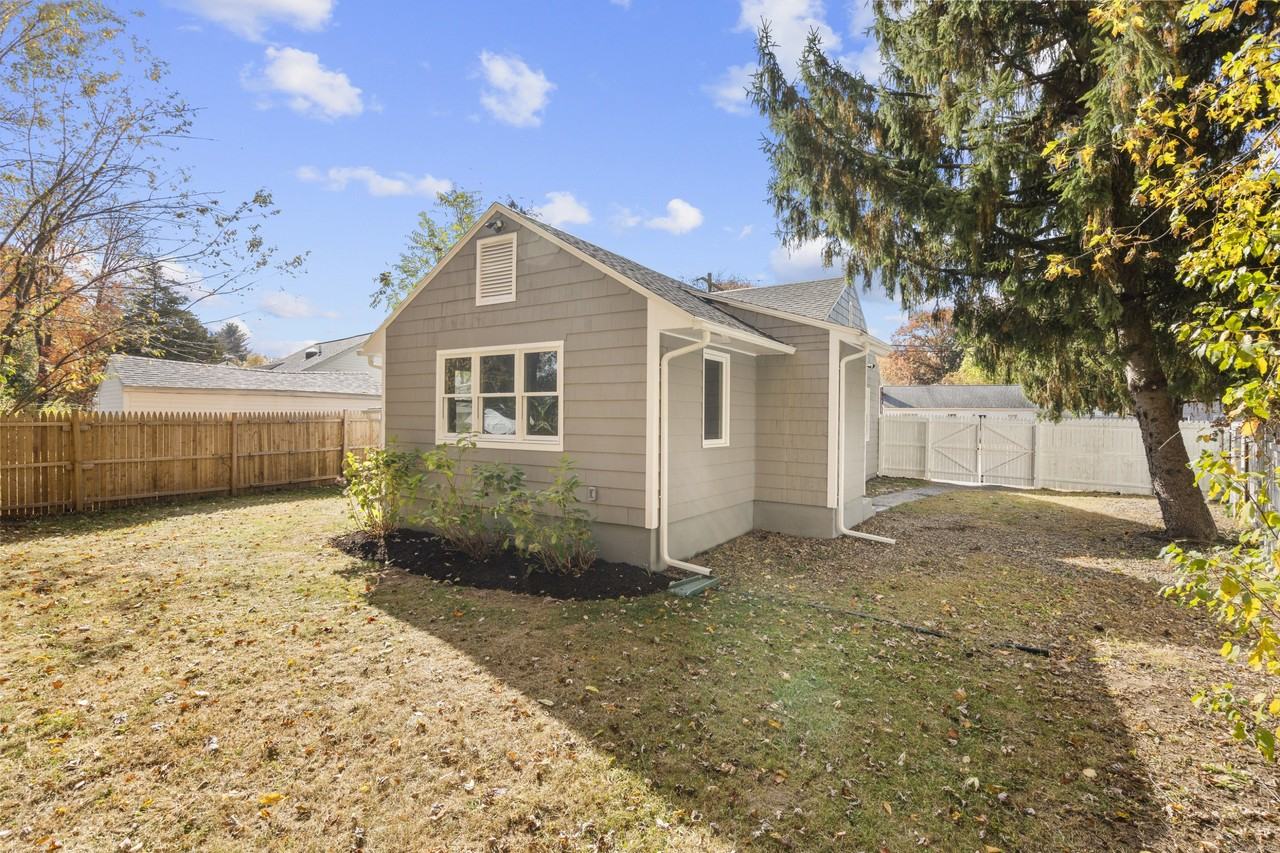 210 Handel Rd - Photo 3 of 23