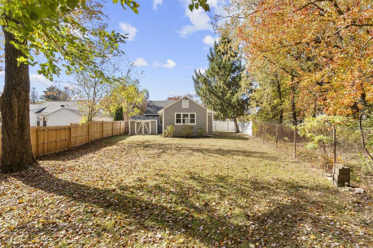 210 Handel Rd - Photo 4 of 23