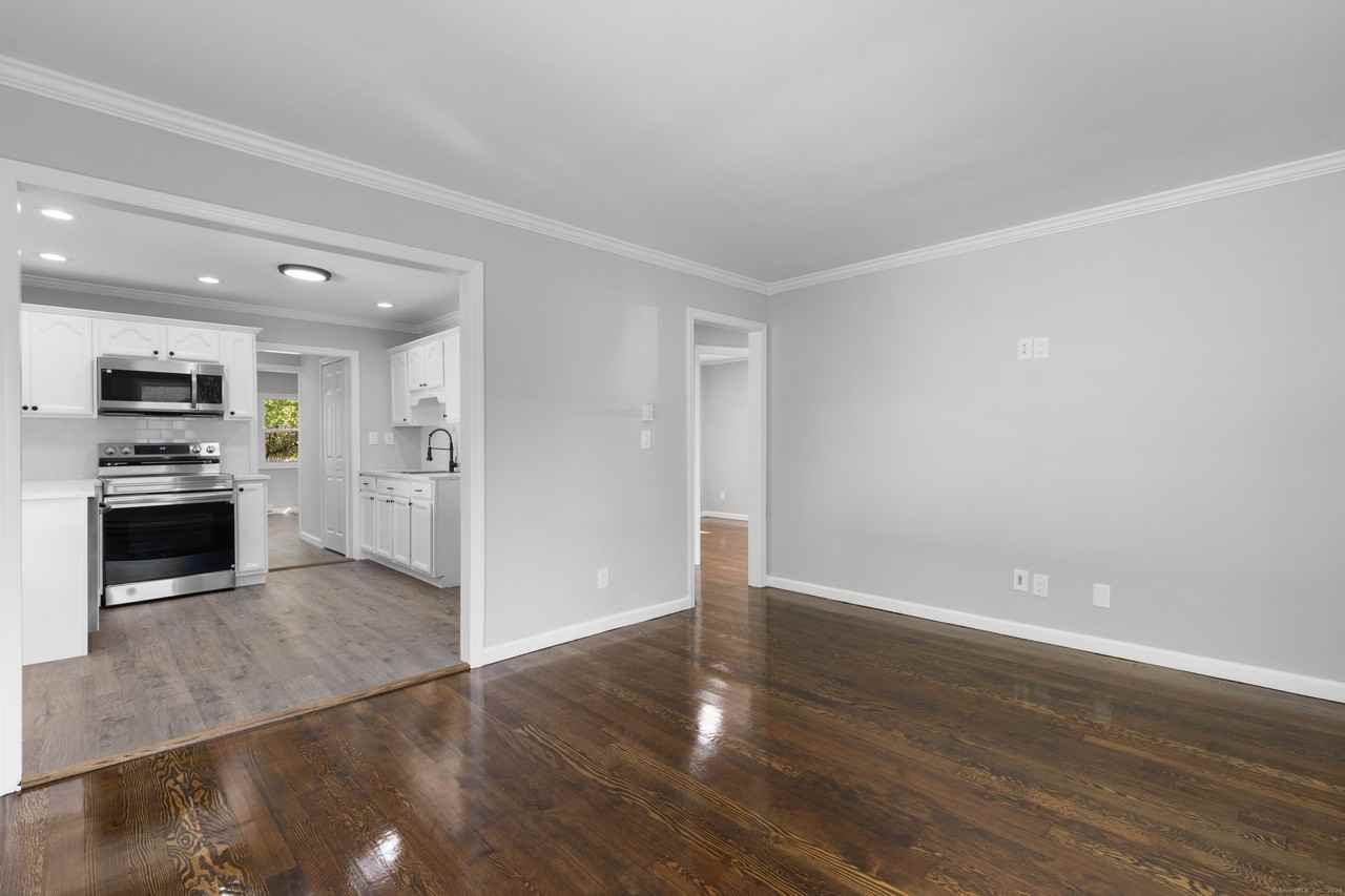 210 Handel Rd - Photo 5 of 23