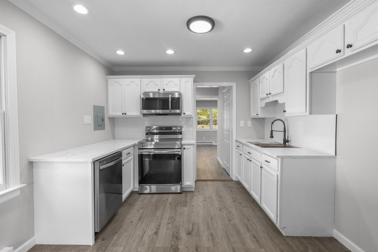 210 Handel Rd - Photo 7 of 23