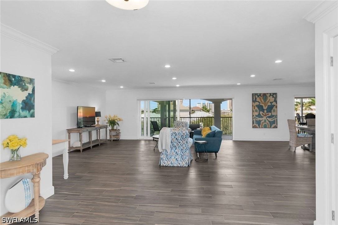 1020 Swallow Ave - Photo 2 of 46