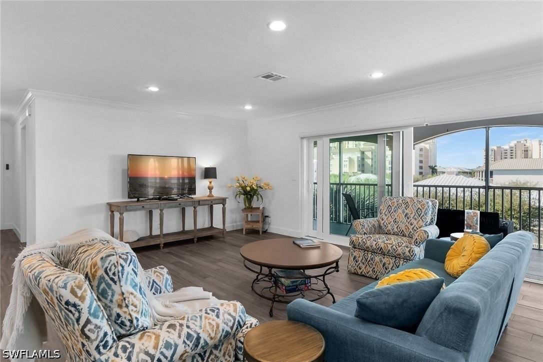 1020 Swallow Ave - Photo 3 of 46