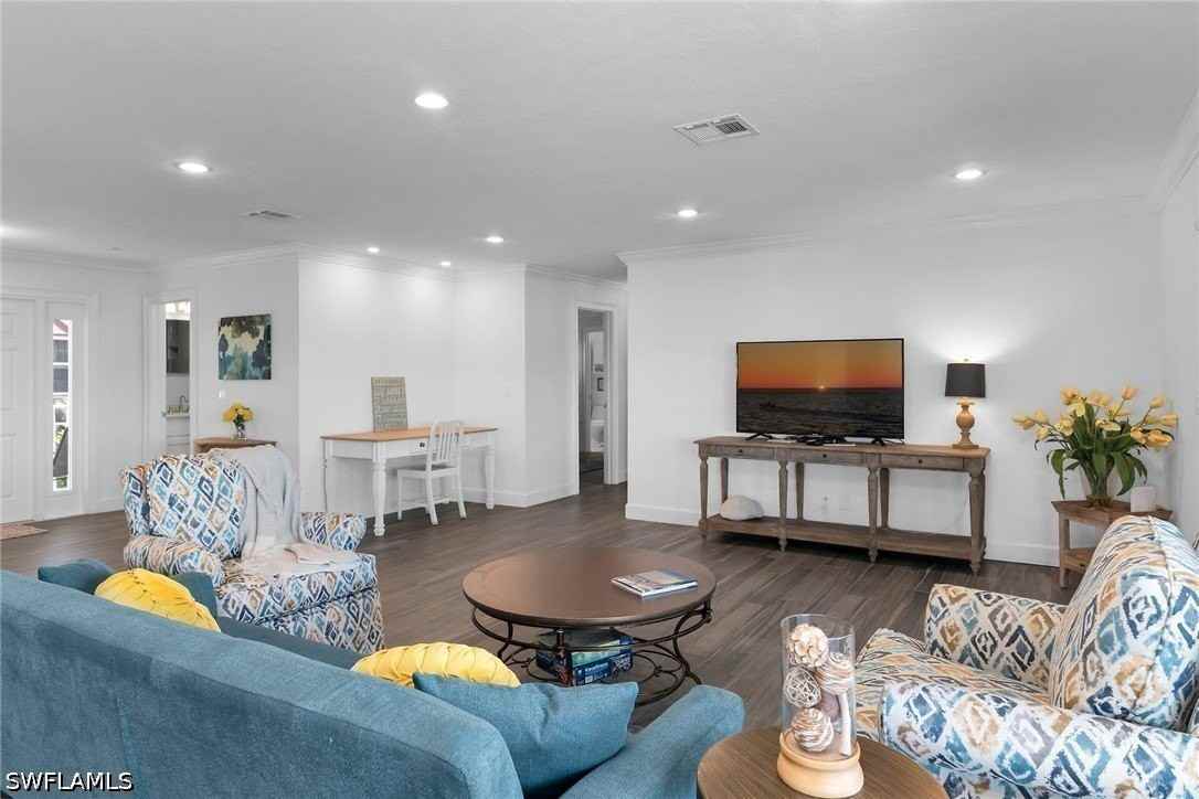 1020 Swallow Ave - Photo 4 of 46