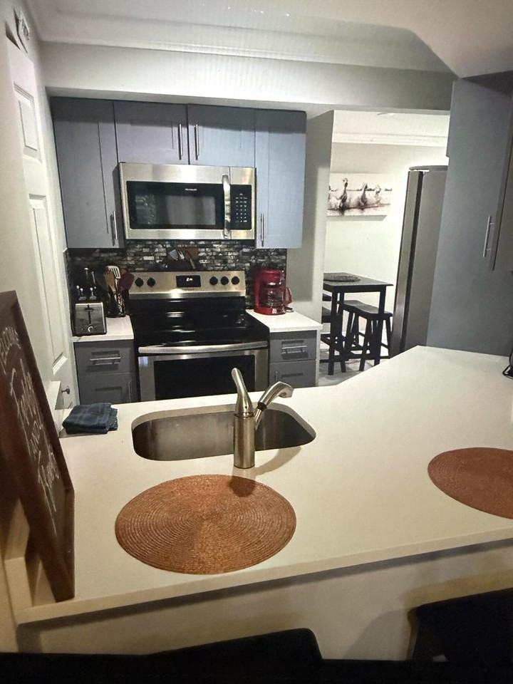 12725 Shoreline Dr Apt 6c - Photo 2 of 10