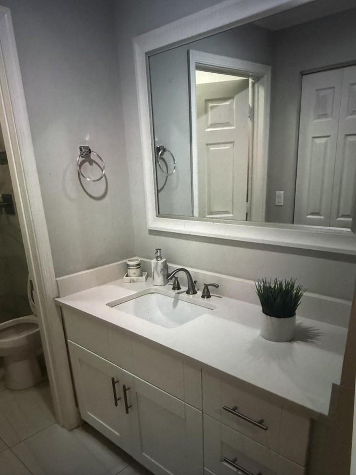 12725 Shoreline Dr Apt 6c - Photo 7 of 10