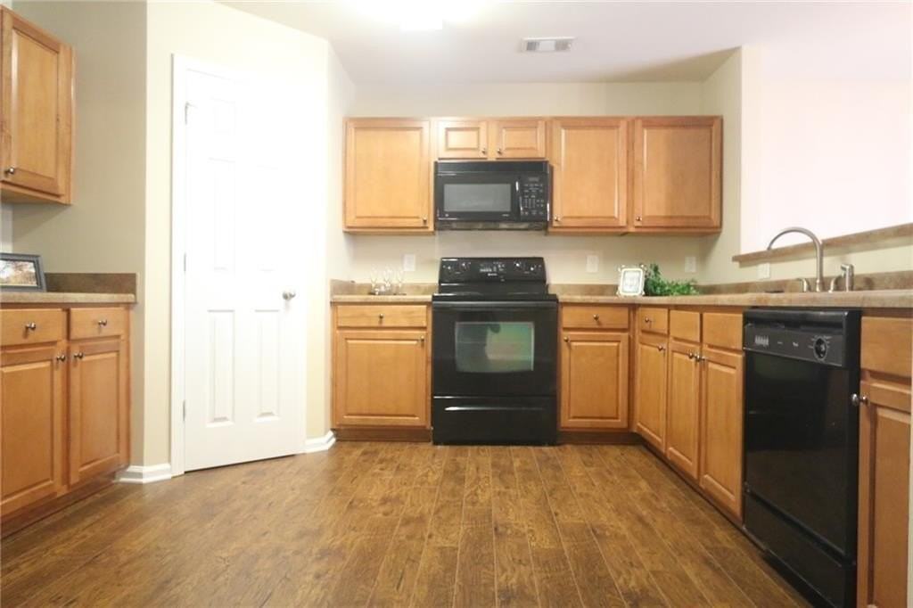 2615 Mayfair Dr - Photo 3 of 17