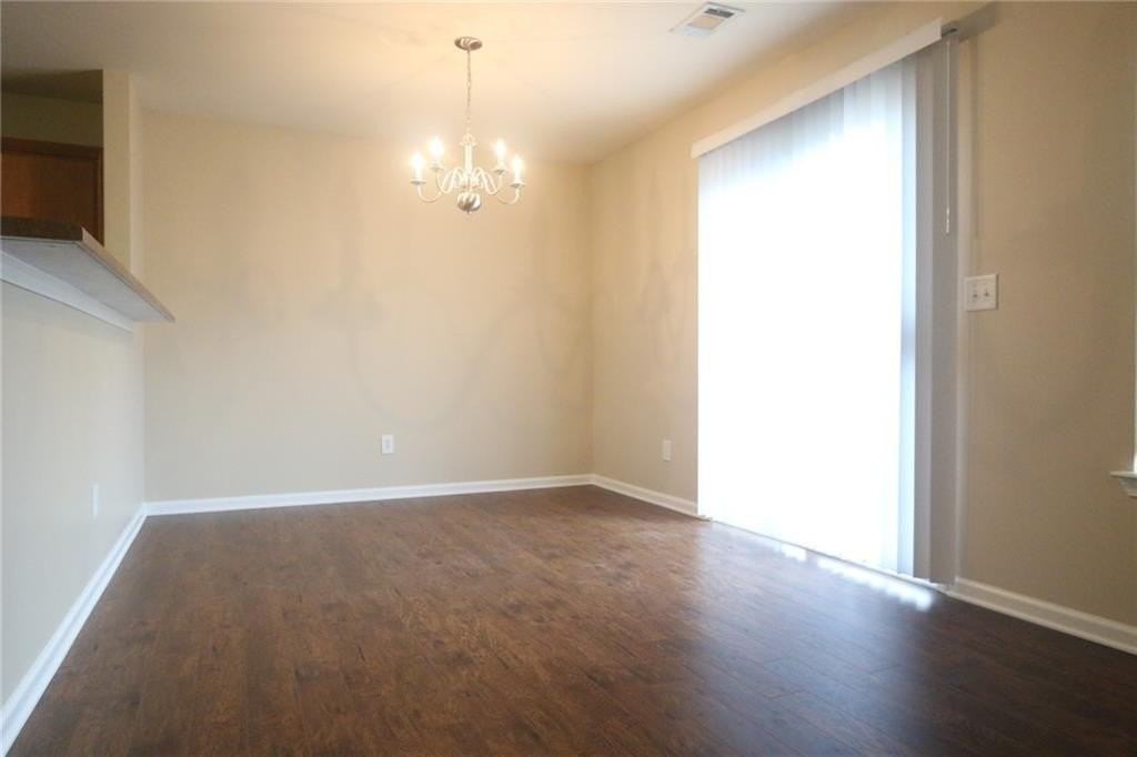 2615 Mayfair Dr - Photo 4 of 17