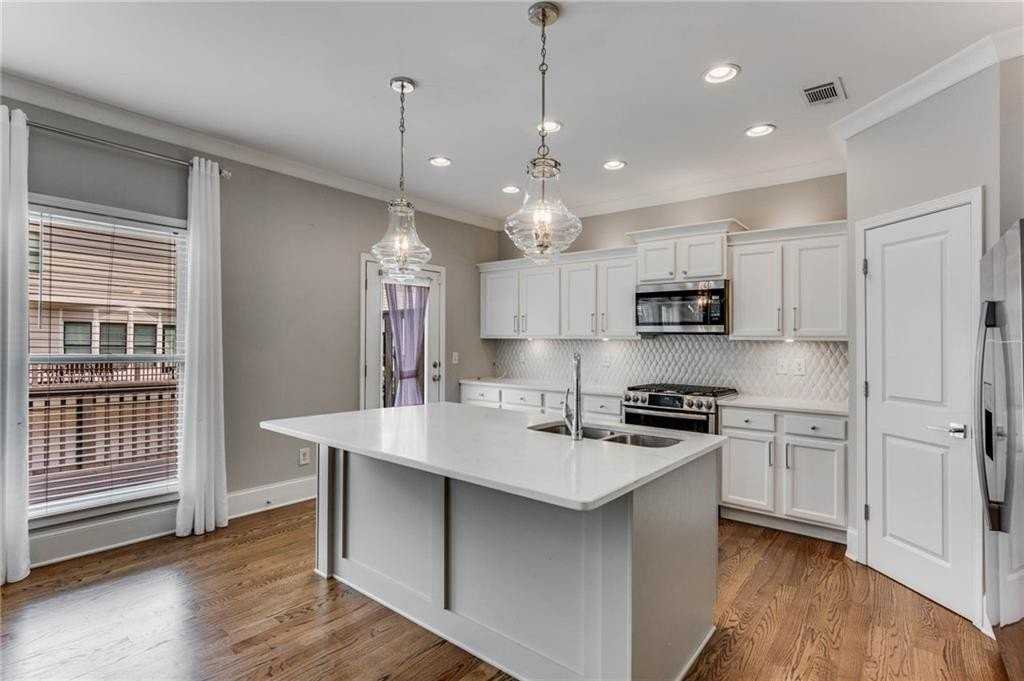 3962 Boston Common St - Photo 4 of 32