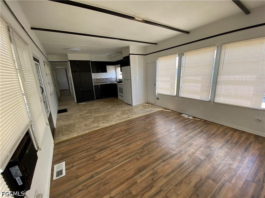 121 Coachlight Ln - Photo 3 of 16