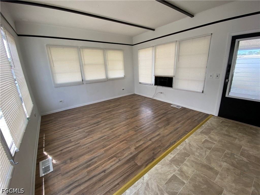 121 Coachlight Ln - Photo 4 of 16