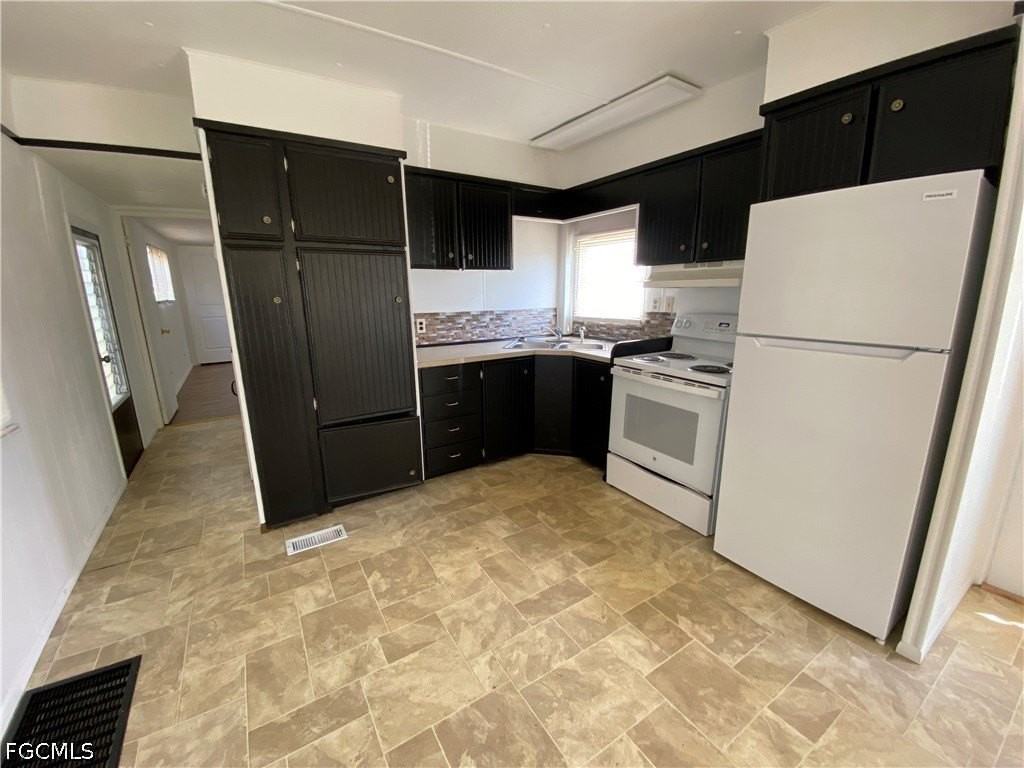 121 Coachlight Ln - Photo 5 of 16