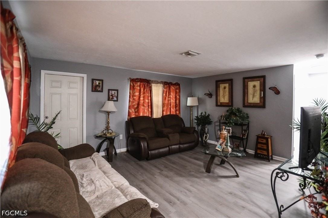 2406 Linhart Ave - Photo 5 of 13