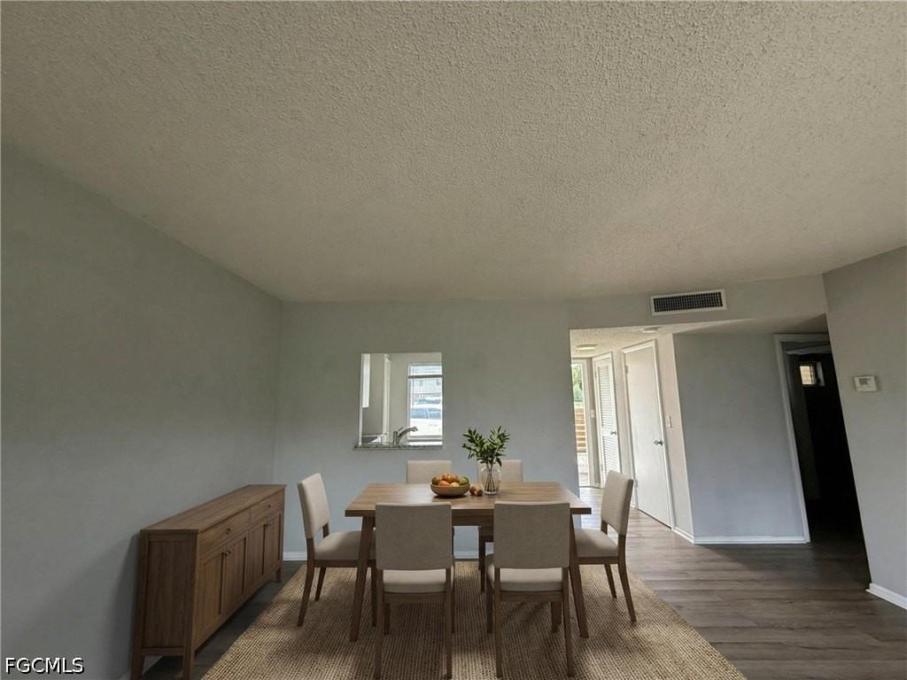 1920 W Lakeview Blvd #4 - Photo 2 of 16