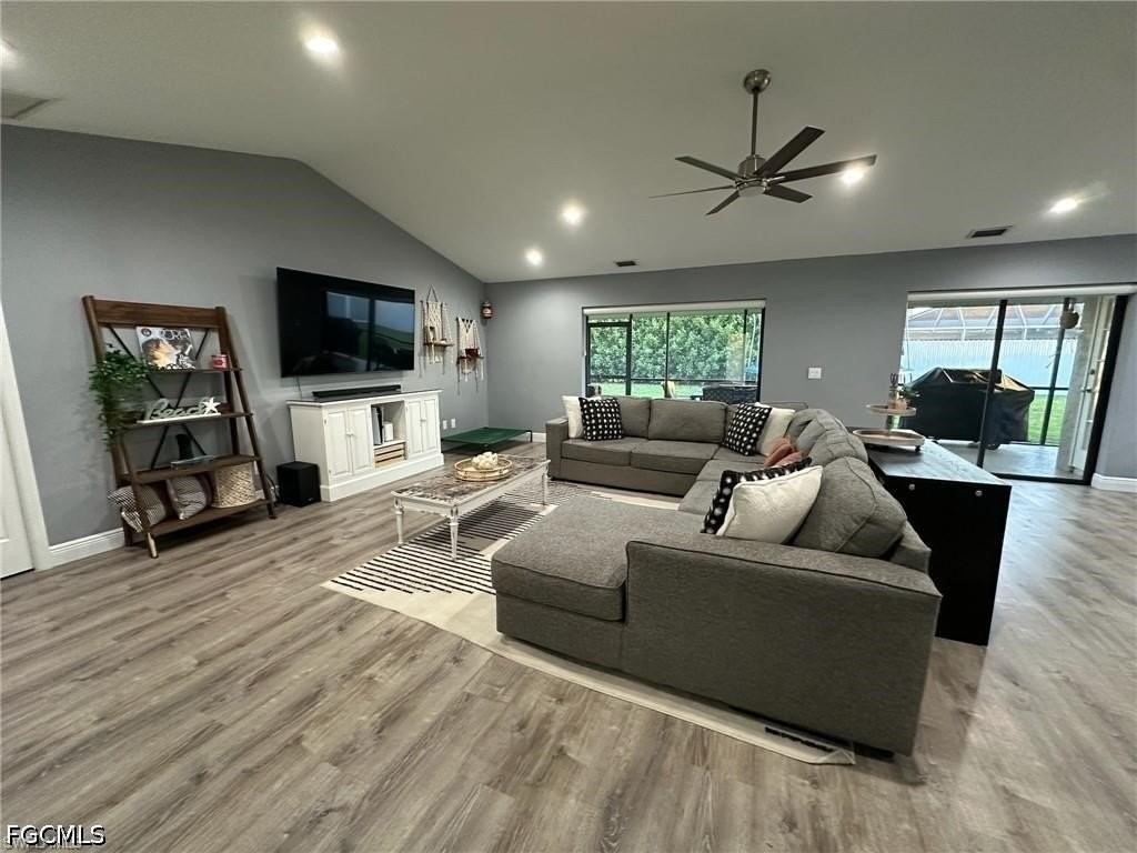 1714 Se 2nd St - Photo 2 of 23