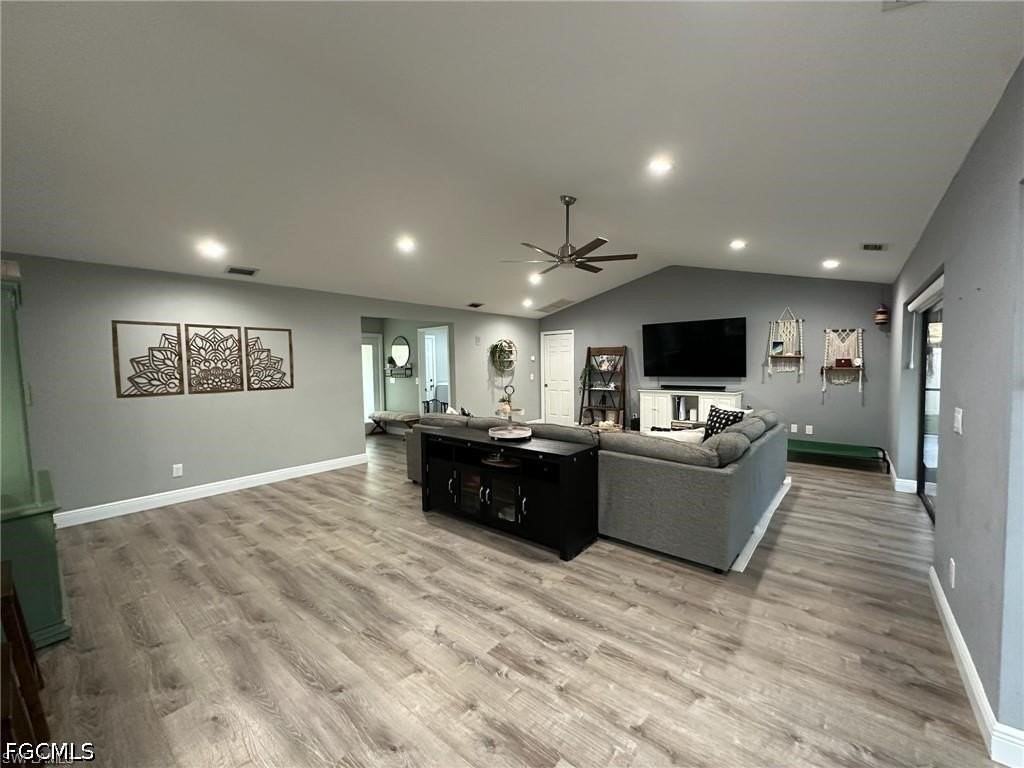 1714 Se 2nd St - Photo 3 of 23