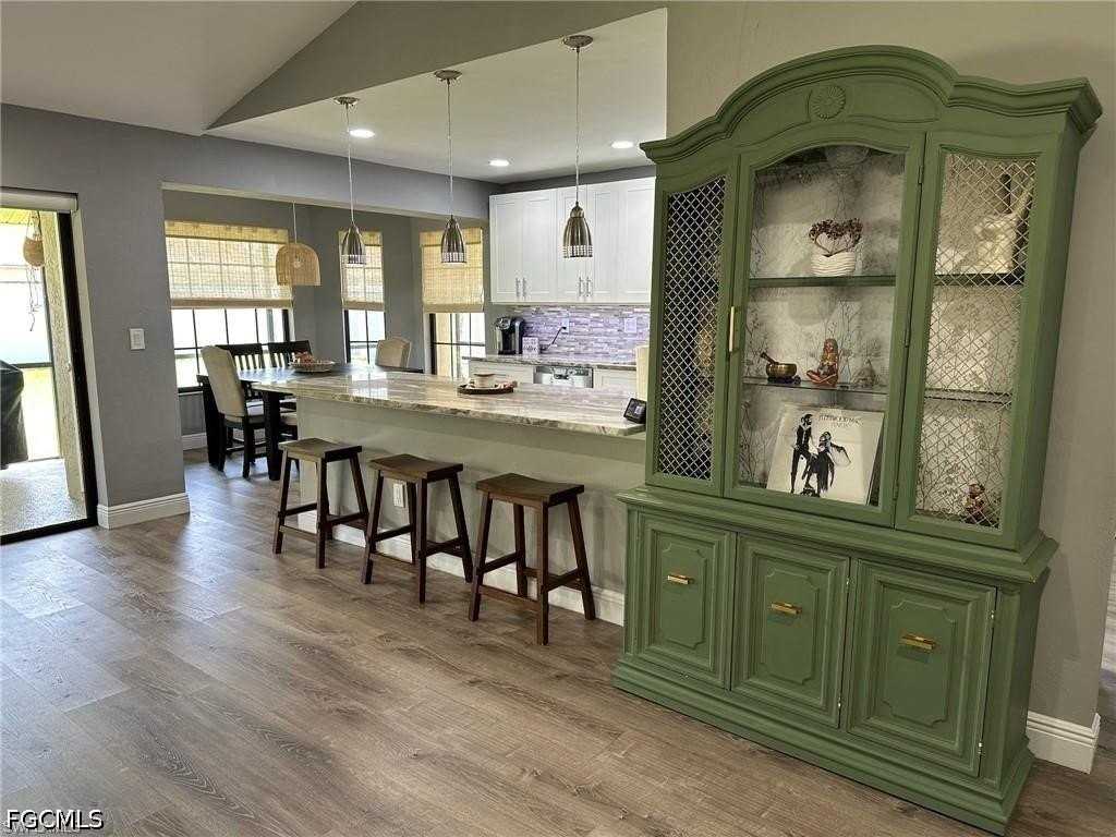 1714 Se 2nd St - Photo 5 of 23