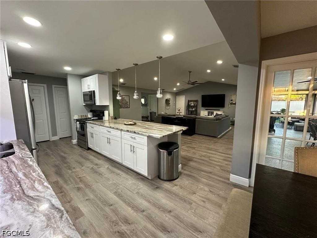 1714 Se 2nd St - Photo 7 of 23