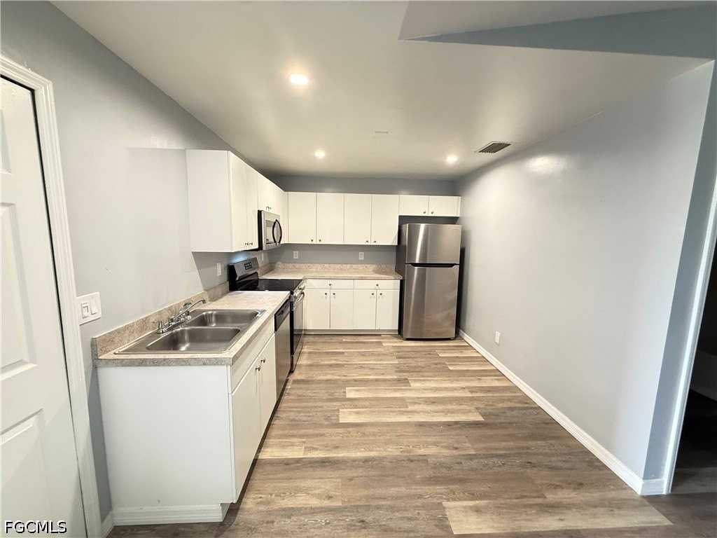 107 Harold Ave S - Photo 2 of 9