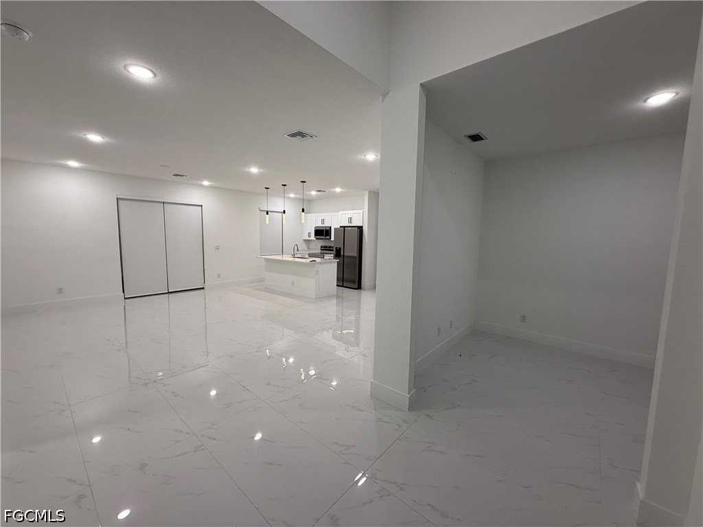 3201 57th St W - Photo 4 of 17