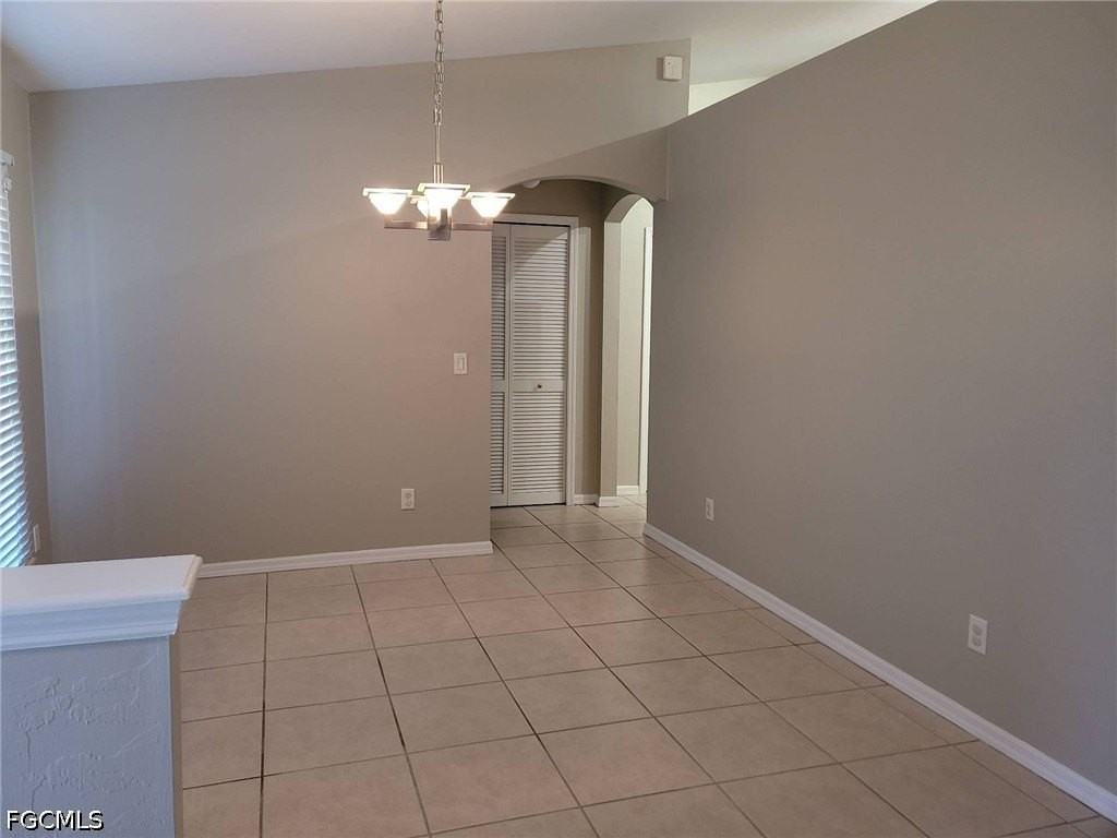 1702 Ne 33rd St - Photo 5 of 32