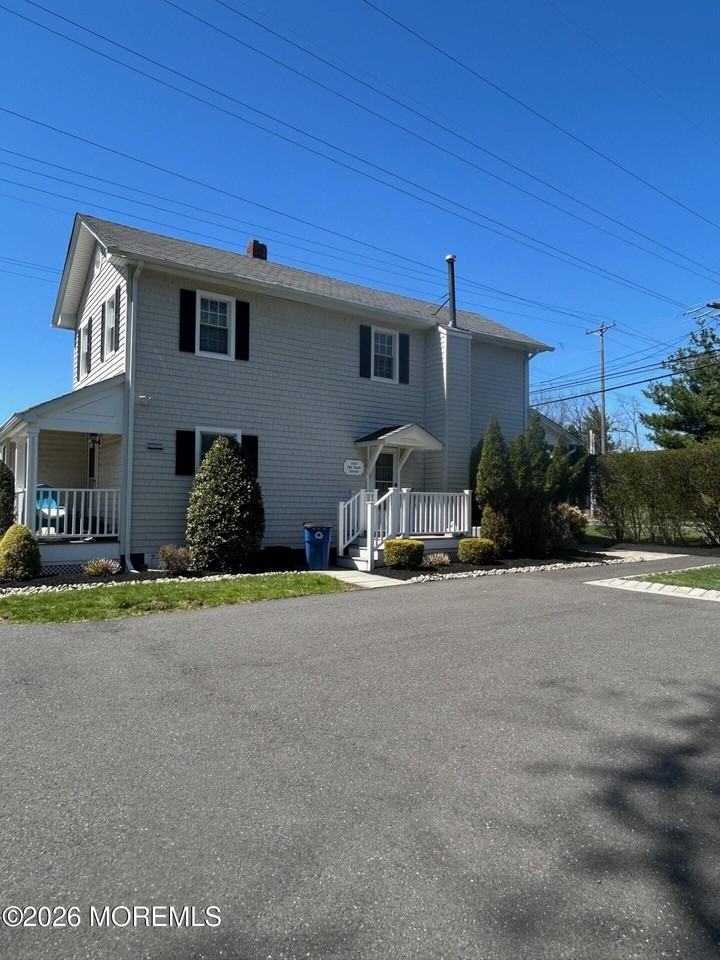 497 Sycamore Ave - Photo 2 of 17