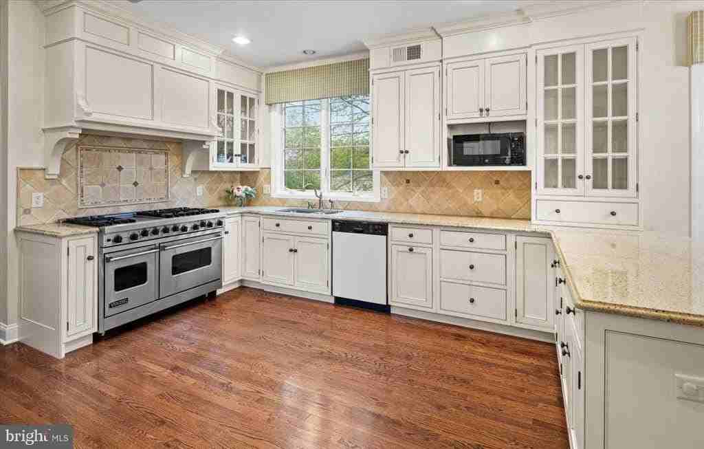 12 Windermere Way - Photo 5 of 40