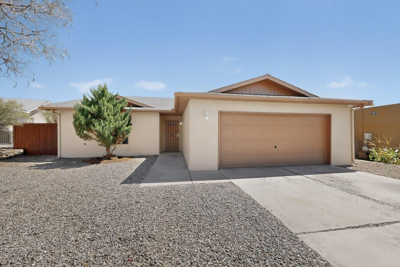 16 Sheba Pl - Photo 2 of 41