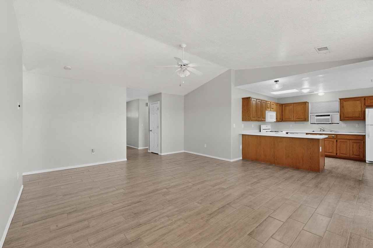 16 Sheba Pl - Photo 6 of 41