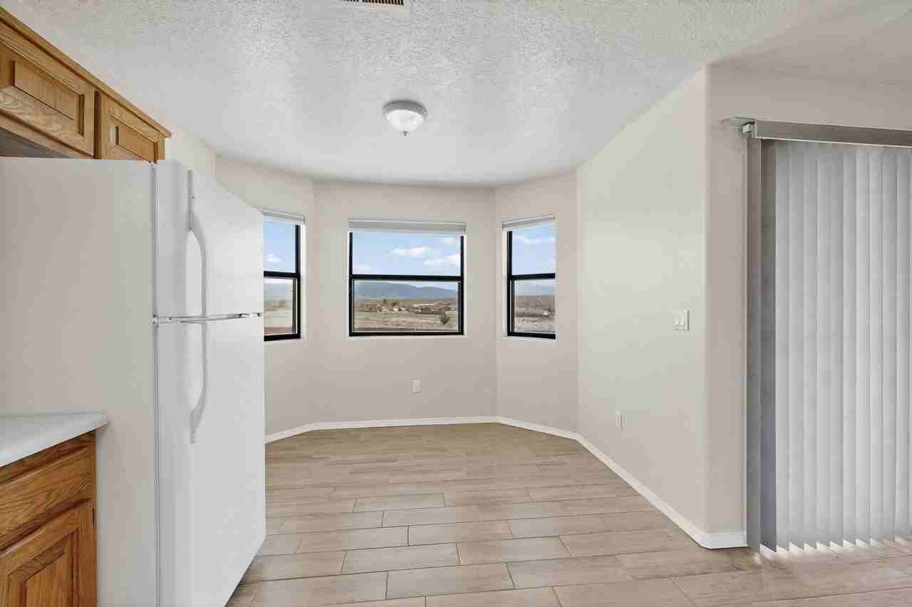 16 Sheba Pl - Photo 7 of 41