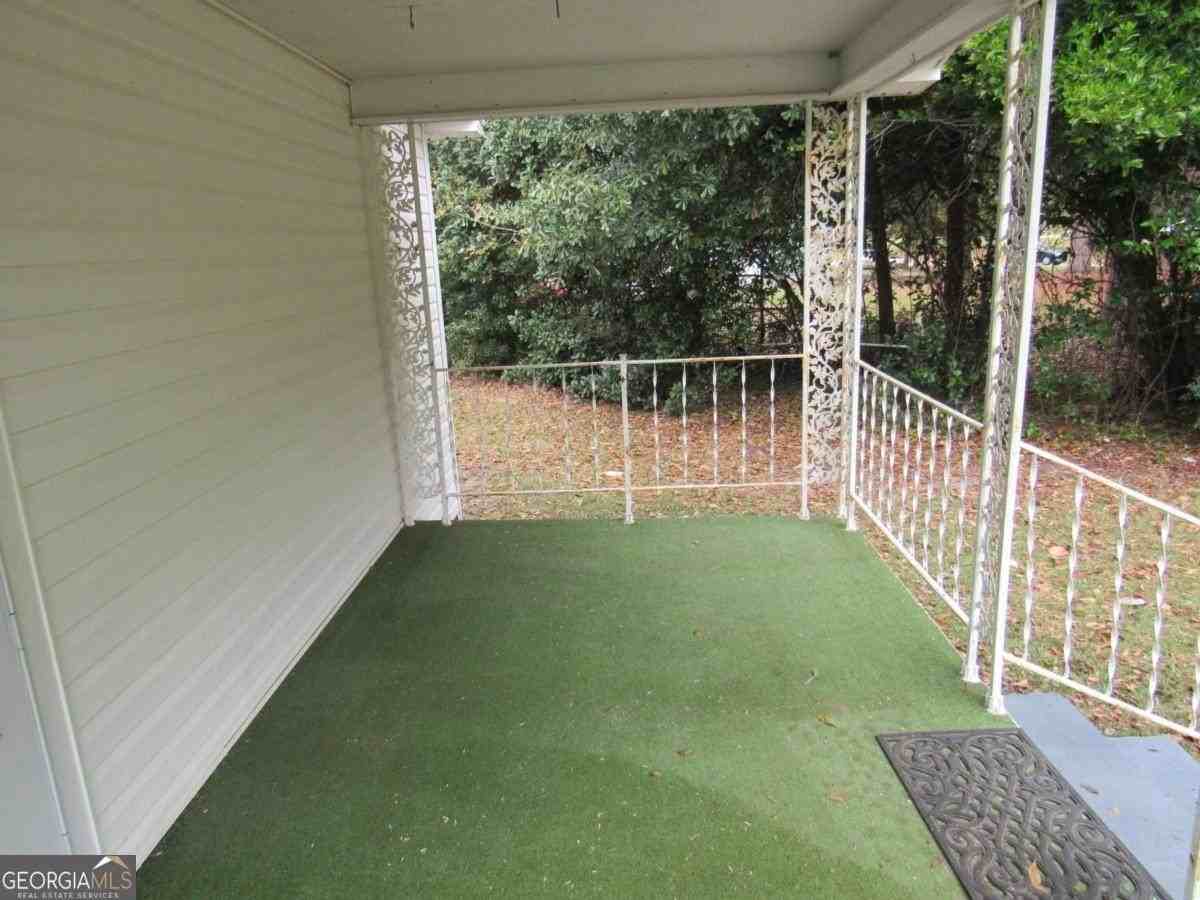 112 Judy Ave - Photo 6 of 46