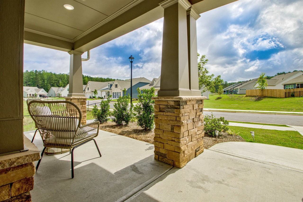 460 Plainfield St - Photo 5 of 46