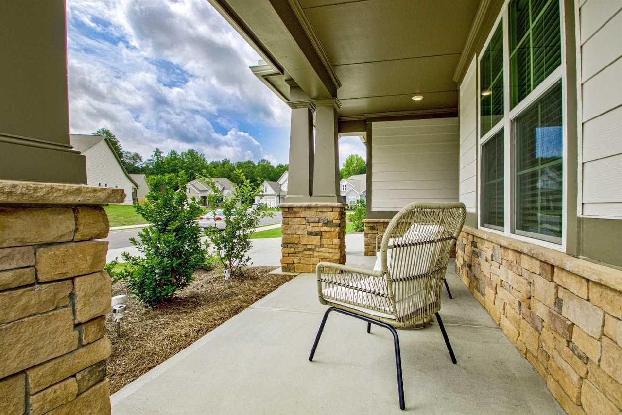 460 Plainfield St - Photo 6 of 46