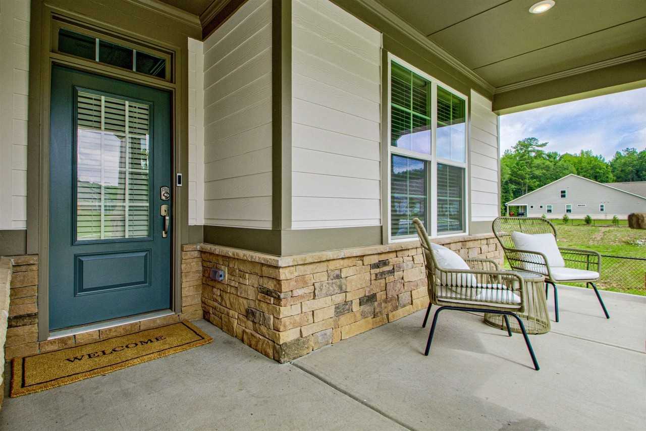 460 Plainfield St - Photo 7 of 46