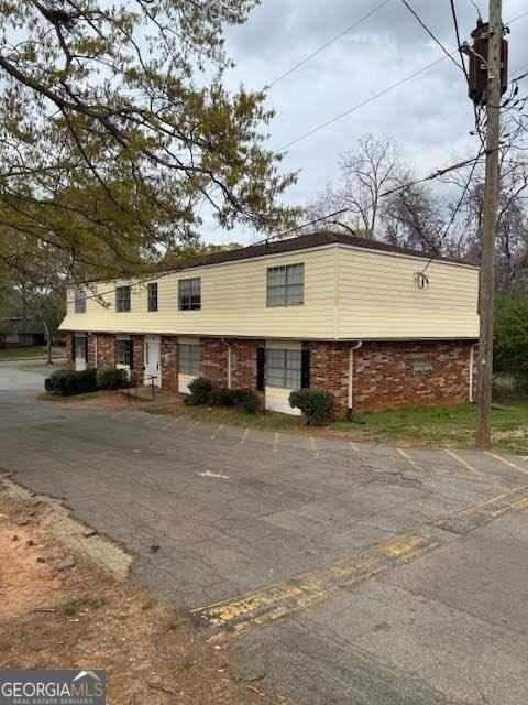 1110 W Poplar St - Photo 2 of 3