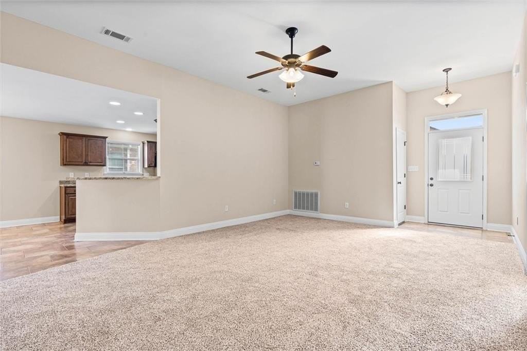 926 Tudor Ln - Photo 4 of 21