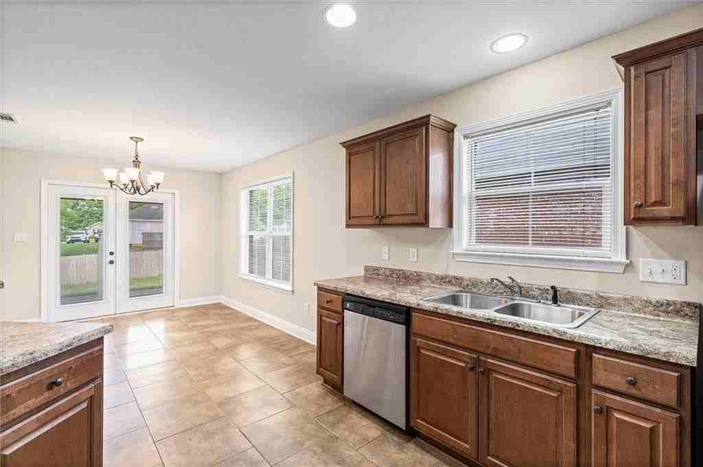 926 Tudor Ln - Photo 7 of 21