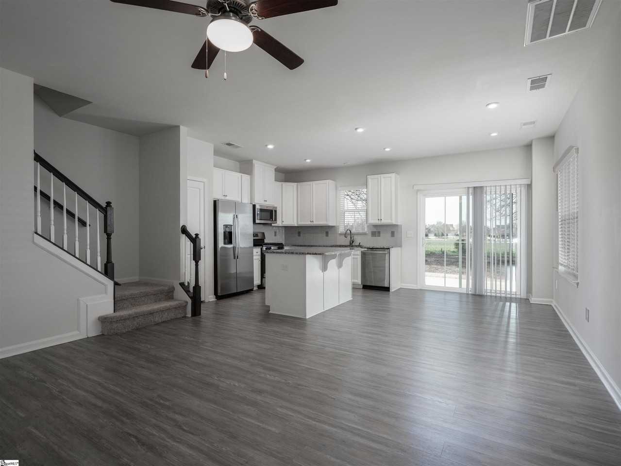 200 Roudwood Dr - Photo 3 of 16