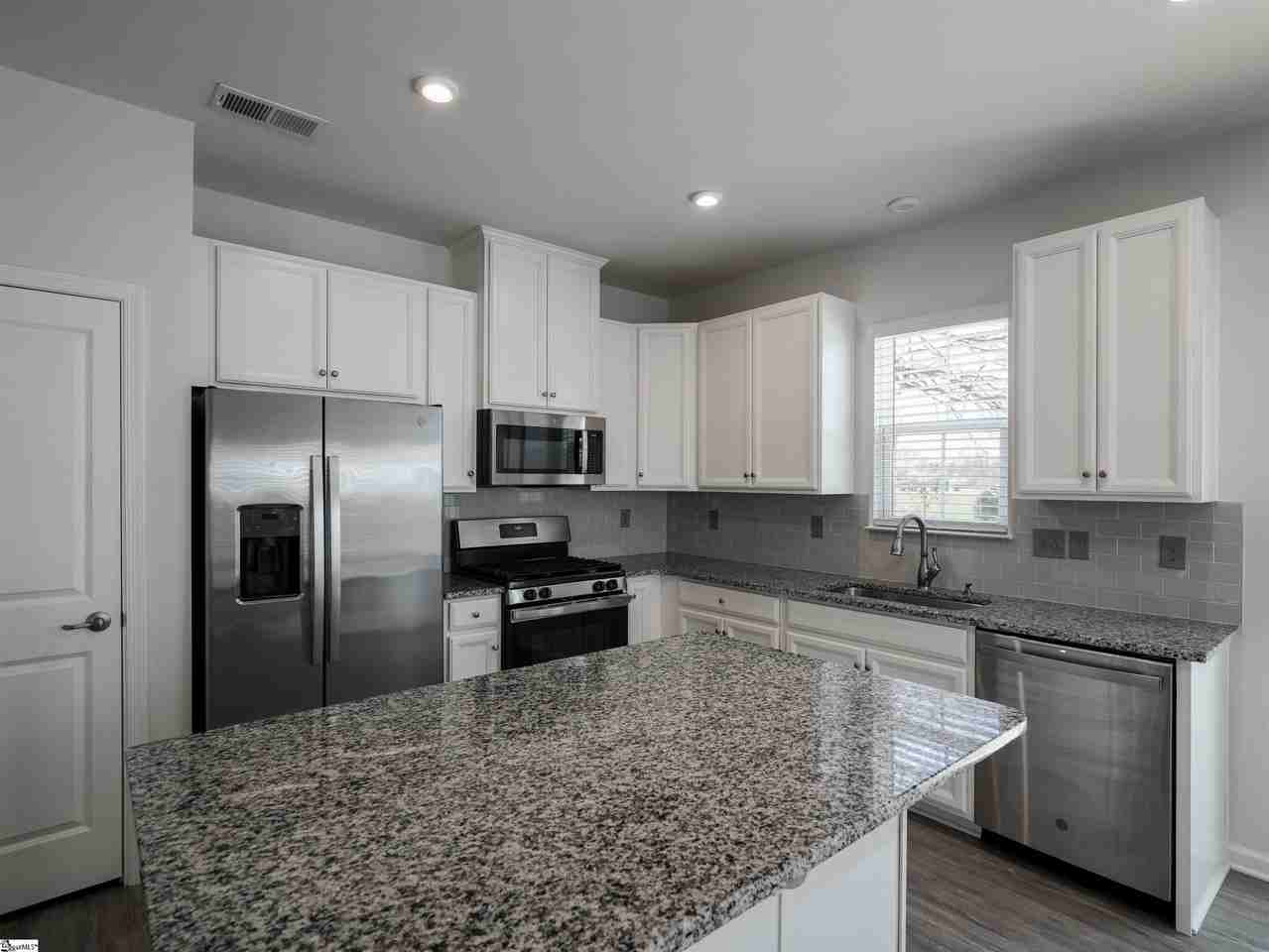 200 Roudwood Dr - Photo 5 of 16