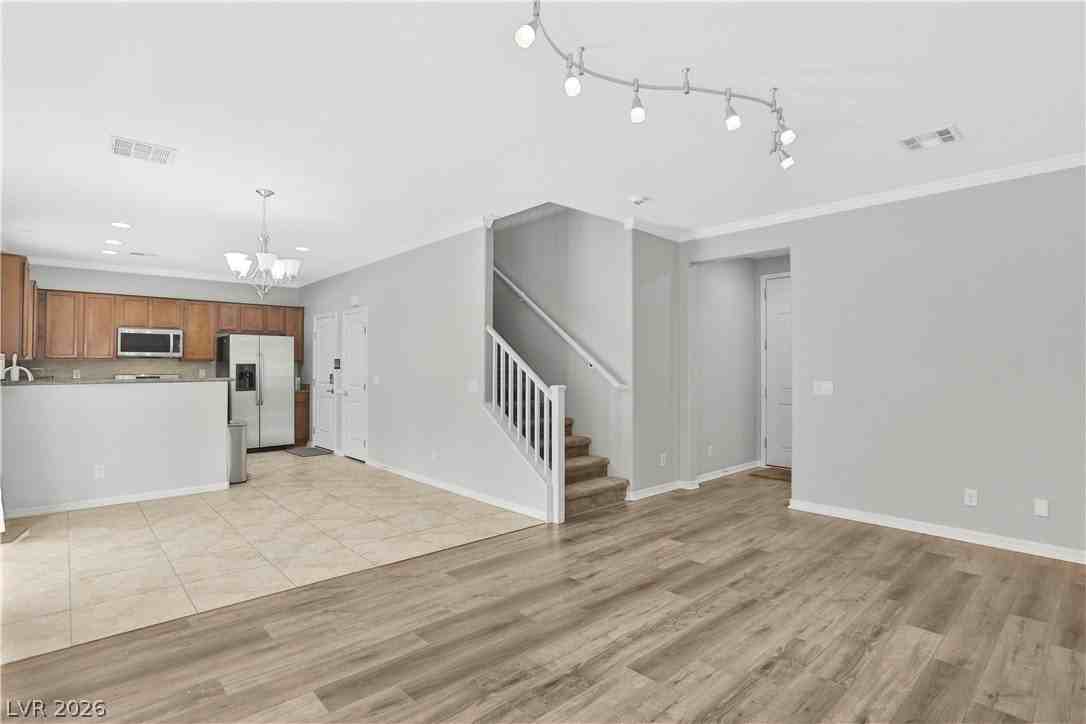 10191 Cougar Crossing St - Photo 4 of 28