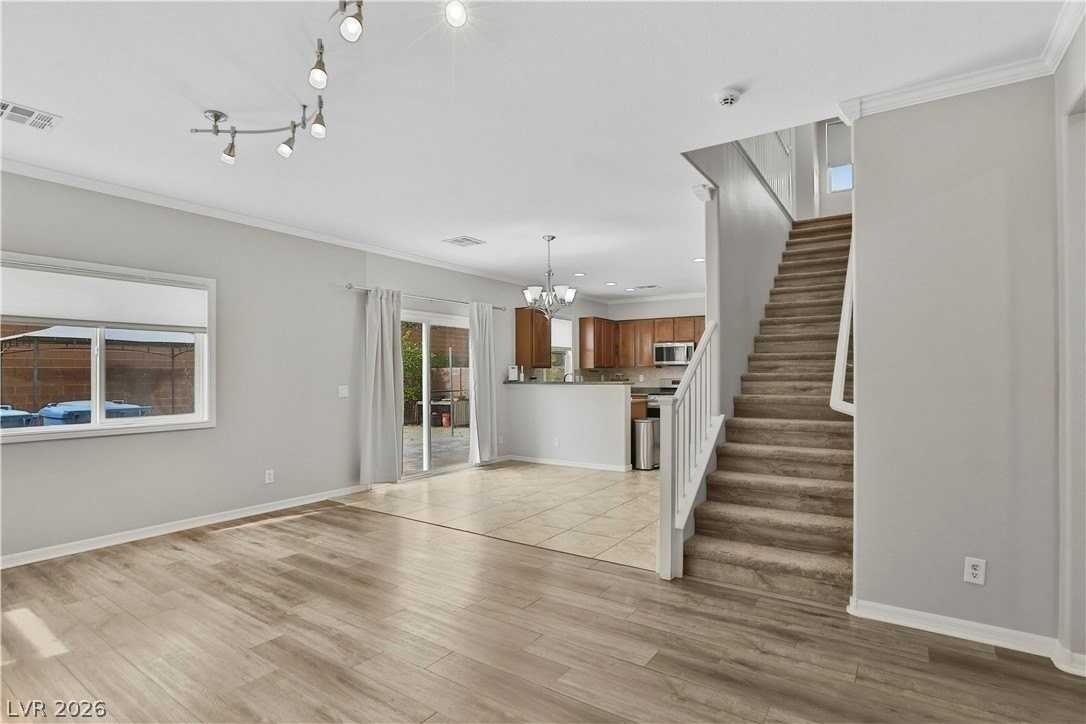 10191 Cougar Crossing St - Photo 5 of 28