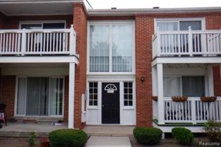 2445 Torquay Ave Apt 211 - Photo 1 of 1