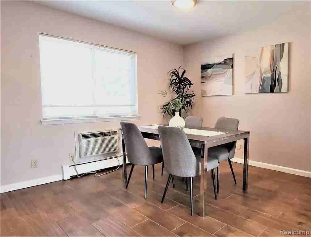 2445 Torquay Ave #211 - Photo 5 of 16