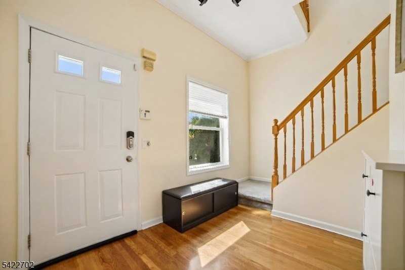 21 Grove St - Photo 3 of 32